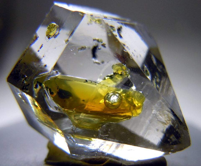 Natural Petroleum Quartz Gemstones - Dynagem 